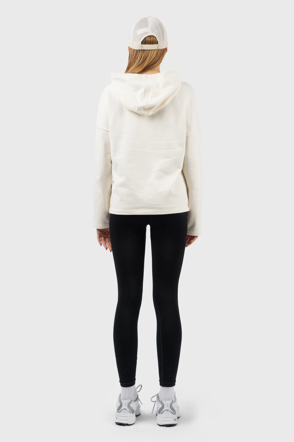 Re-shootAW225162-